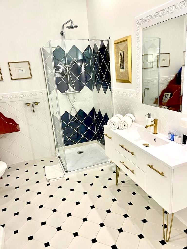 Luxury Suites & Apartments Mondrian Market Square II Varsavia Camera foto